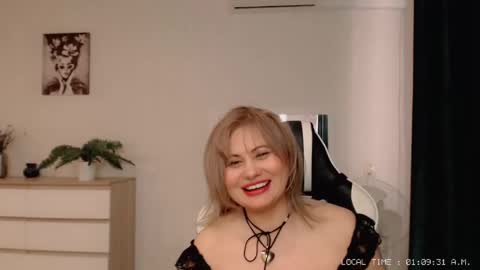 Snapshot of lola_anderson chatting on February 28, 8:09 am  Lola  online show from February 28, 8:09 am