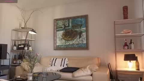 Lola online show from July 1, 1:31 pm
