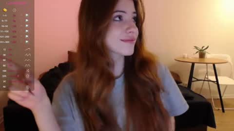 Snapshot of lola_dinky chatting on October 22, 10:33 pm Lola online show from October 22, 10:33 pm