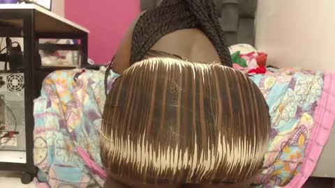 Snapshot of lola_honney chatting on February 14, 12:03 pm lola_honney online show from February 14, 12:03 pm