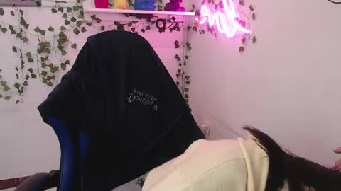 Lola  online show from May 23, 5:31 pm
