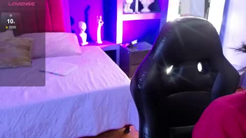 Lola  online show from June 3, 1:58 pm