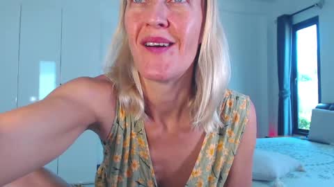 Lola online show from April 2, 8:21 am