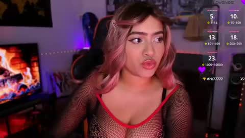 lolaasmith_21 online show from July 17, 8:00 pm