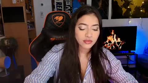 lolaasmith_21 online show from May 18, 7:31 pm