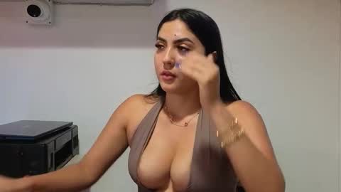 lolalola_12 online show from November 14, 3:52 am