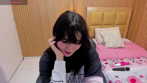 LOLA online show from February 18, 3:39 am