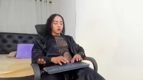 lolareyes1 online show from September 30, 9:53 am