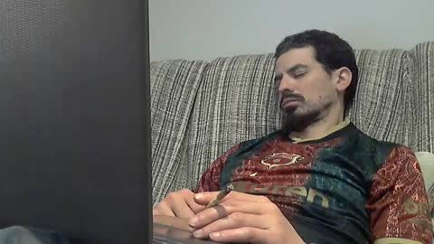 Snapshot of longnight5 chatting on February 26, 8:15 pm Alejandro Rulitos Twitter longnight55 Intagram 5longnight5 online show from February 26, 8:15 pm