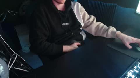 Snapshot of loofy_art chatting on January 26, 2:30 pm Loofy Art online show from January 26, 2:30 pm