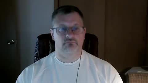 Snapshot of lookin75 chatting on October 27, 3:28 am lookin75 online show from October 27, 3:28 am