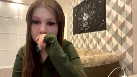 Snapshot of looking_me chatting on October 7, 5:03 am EVA online show from October 7, 5:03 am