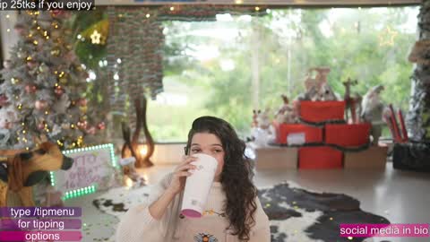 Snapshot of loollypop24 chatting on December 11, 5:58 pm Chaturbatexxjessica online show from December 11, 5:58 pm