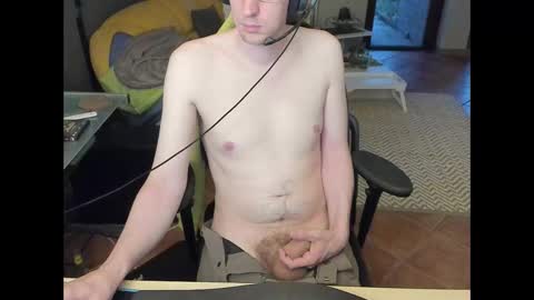 Snapshot of loomie chatting on October 17, 4:11 pm loomie online show from October 17, 4:11 pm