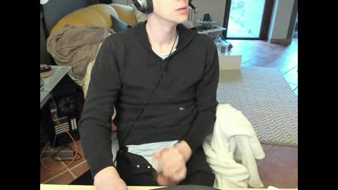 Snapshot of loomie chatting on February 6, 7:45 am loomie online show from February 6, 7:45 am