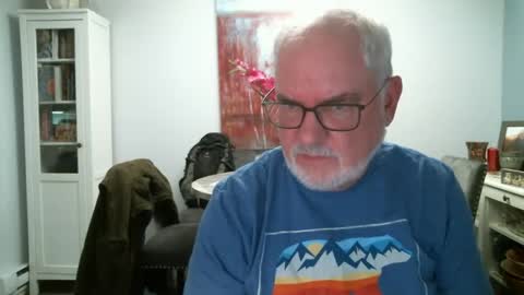 Snapshot of loop102 chatting on October 7, 8:27 pm loop102 online show from October 7, 8:27 pm