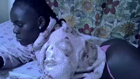 lora_amor online show from April 29, 6:13 pm
