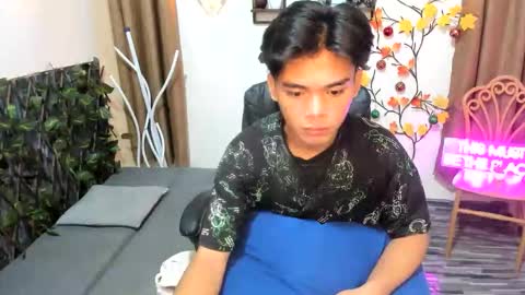 lord_hotasian online show from December 17, 7:48 am