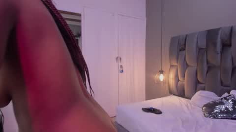 Lorena Vieira  online show from March 6, 7:10 pm