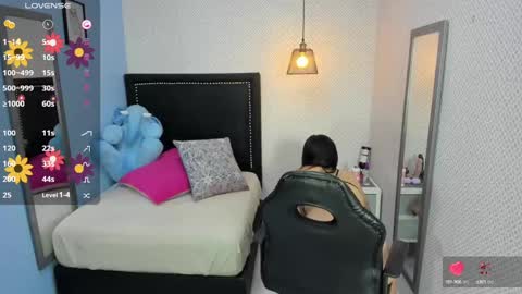 lorenadavies online show from February 5, 12:17 pm