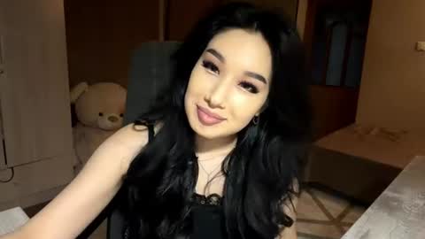 Kira online show from June 9, 2:06 pm