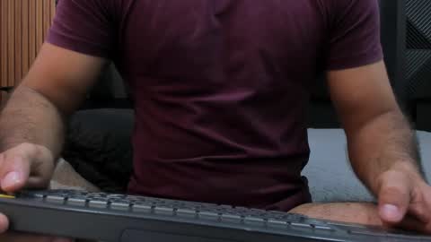  L O R E N Z O  Thumbs Up help  online show from September 26, 6:49 pm