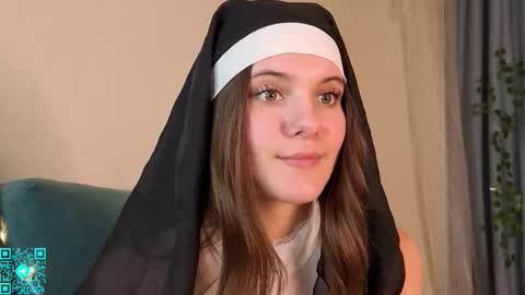 Chloe for Fan BlackHole online show from October 19, 6:12 pm