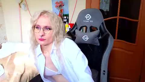 Lori -----------------------------------    online show from July 22, 2:08 pm