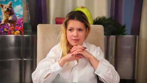 Hello guys Im Maya and this my first month here online show from December 21, 11:27 am