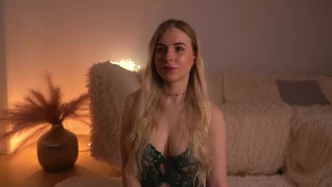 Lorrie online show from March 17, 9:36 am