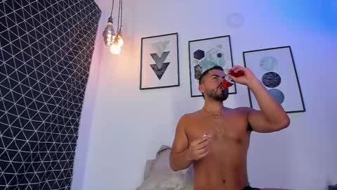 Snapshot of los_juanes chatting on March 4, 3:44 am JUAN  JUAN online show from March 4, 3:44 am