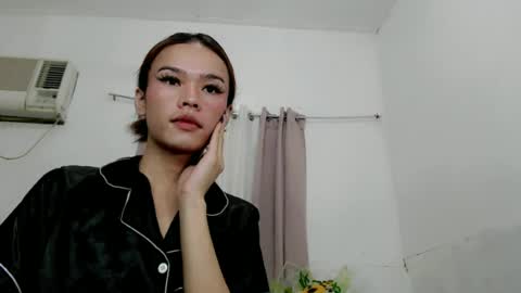 lou_naa online show from June 21, 10:49 pm