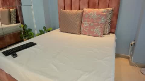  Lou Rosse  online show from November 25, 8:18 pm