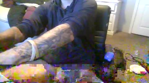 Snapshot of loudini_ chatting on December 5, 5:10 am lewyay online show from December 5, 5:10 am