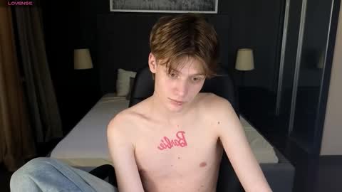 louie_evans online show from December 17, 7:42 pm