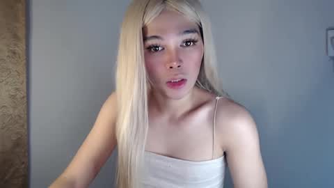 Snapshot of louilalicious chatting on March 5, 6:44 am louilalicious online show from March 5, 6:44 am