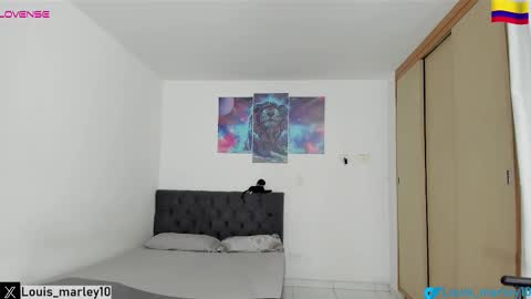 louis_marley_ online show from December 1, 9:24 pm