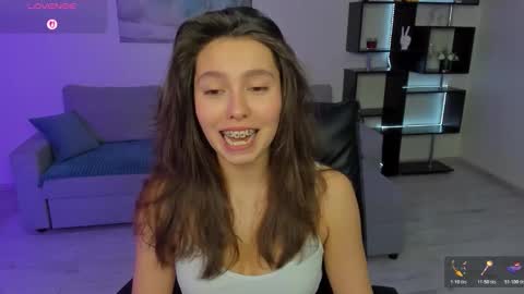 lounacutie online show from December 5, 8:46 am