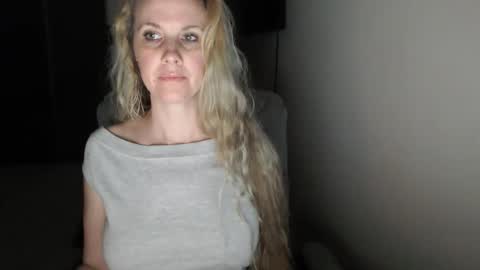 LoVe On  online show from March 19, 1:05 pm