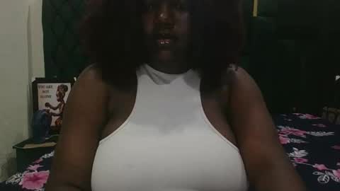 Snapshot of lovecumsluttie chatting on October 31, 11:38 pm mila online show from October 31, 11:38 pm