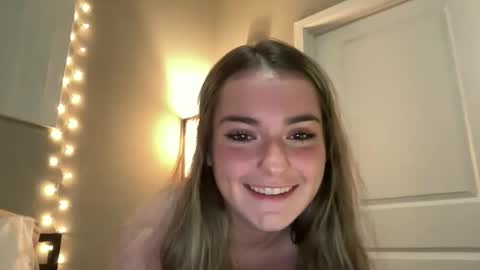 Olivia Rose online show from December 14, 3:35 am