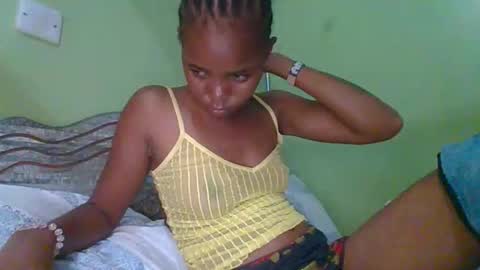 lovegal335 online show from December 18, 9:32 pm