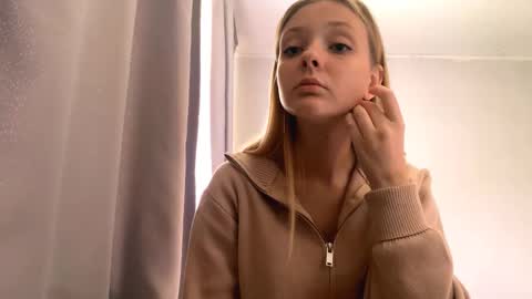 Ella online show from October 8, 9:26 am