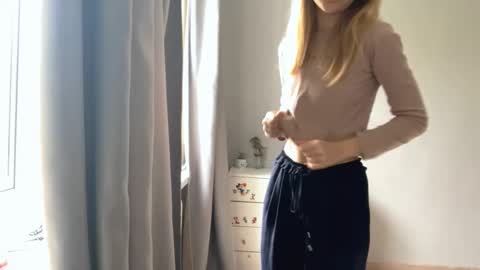 Ella online show from October 15, 8:37 am