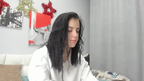 lovely__audrey online show from December 14, 1:23 am
