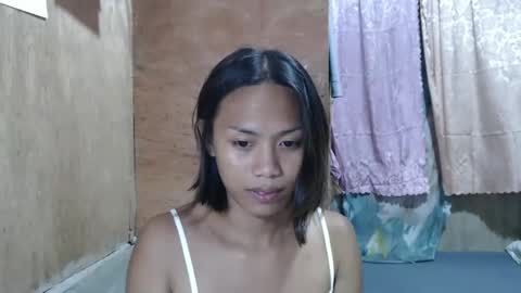 lovely_yvoneslutty online show from December 16, 12:33 pm