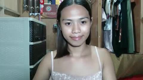 lovely_yvoneslutty online show from October 3, 9:28 am