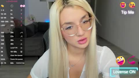 Snapshot of lovelybianca_ chatting on October 17, 7:18 pm lovelybianca_ online show from October 17, 7:18 pm