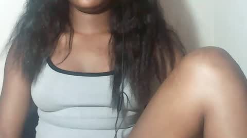 lovelylarra online show from March 5, 9:07 am