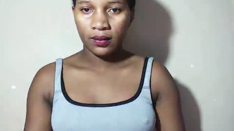 lovelylarra online show from May 19, 7:48 am